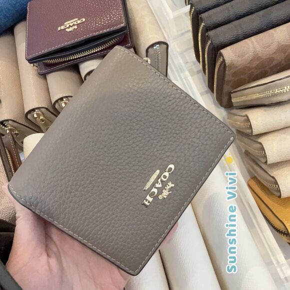 NWT Coach C2862 Pebbled Leather Snap Card Case Wallet With C Charm Dark Stone - Picture 1 of 6